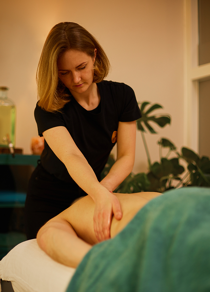 Masseuse Ivy